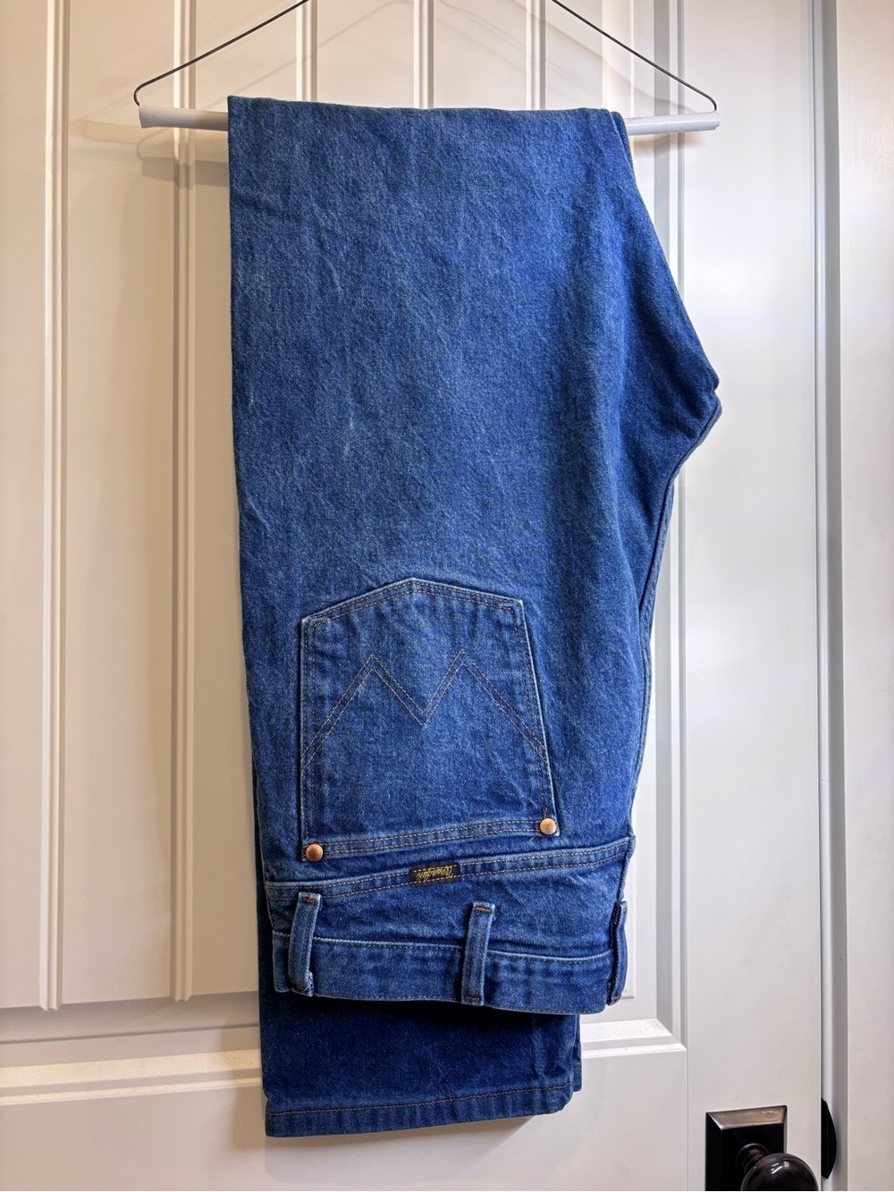 Wrangler Men's Classic Blue Relaxed Jeans